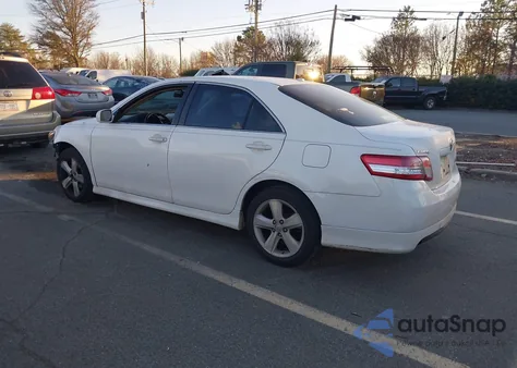 2011 Toyota Camry Se z USA, uszkodzony, nr VIN 4T1BF3EK1BU582457